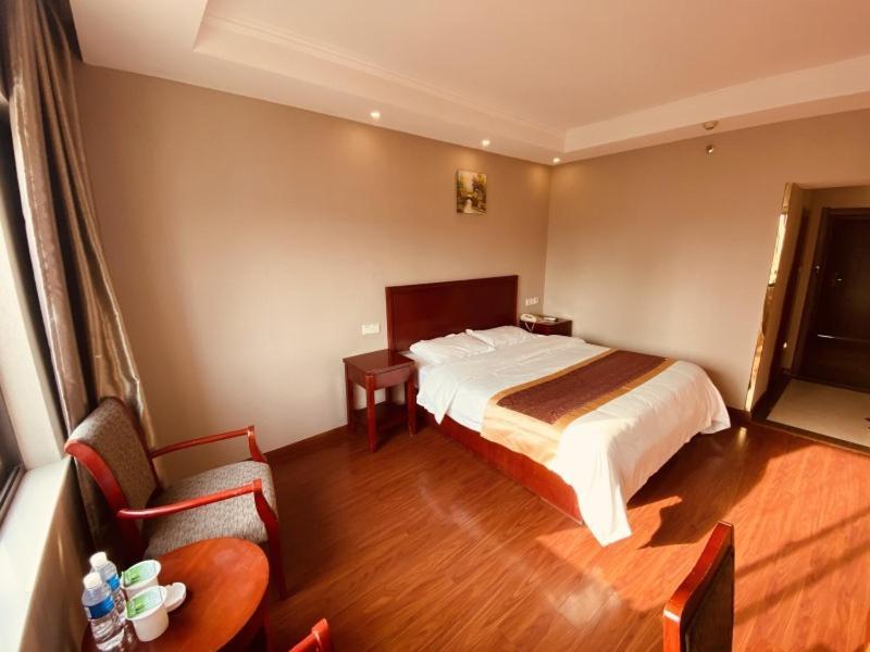 Greentree Inn Huai'An Bus Station Golden Eagle Xinya Huaihai Road Business Hotel Екстериор снимка