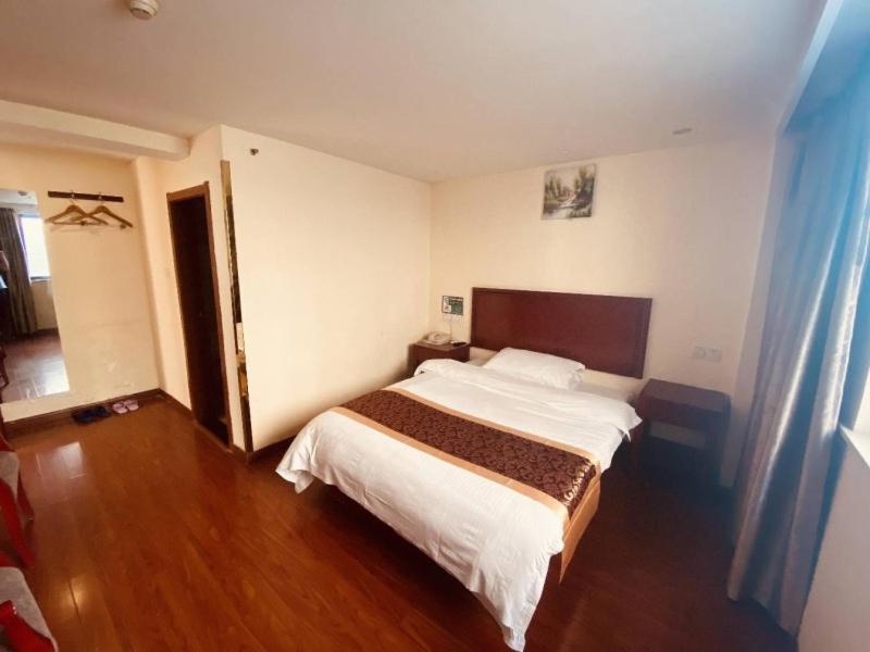 Greentree Inn Huai'An Bus Station Golden Eagle Xinya Huaihai Road Business Hotel Екстериор снимка